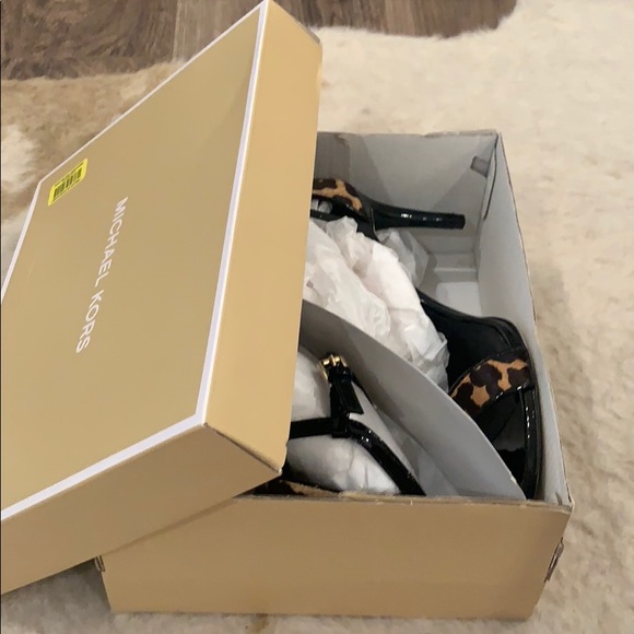 NWT Michael Kors Heels - Picture 3 of 3